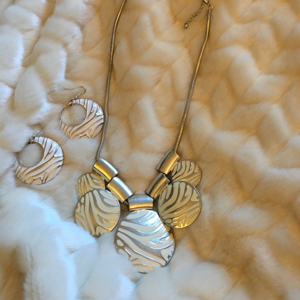 Fashion Necklace & Earrings Set